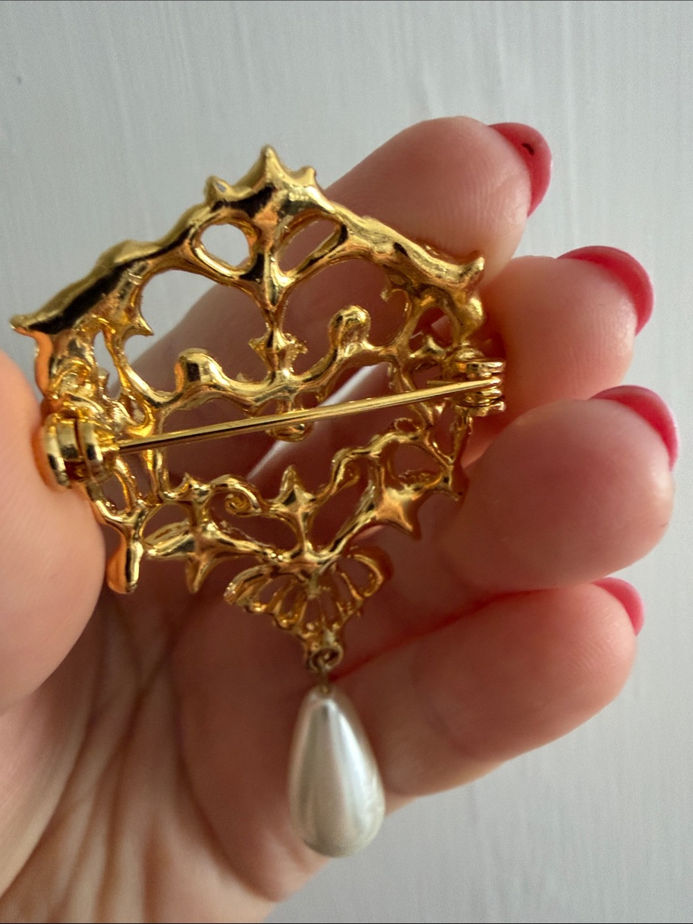 Vintage Gold-Tone Filigree Brooch with Pearl Drop - Victorian , Elegant - Picture 5 of 5